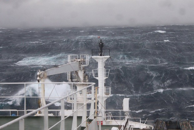 Le René Descartes en pleine tempête