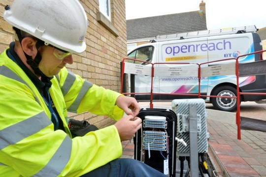 BT déploie le G.fast qui permet de télécharger jusqu'à 330 Mbit/s avec une connexion fibre + cuivre