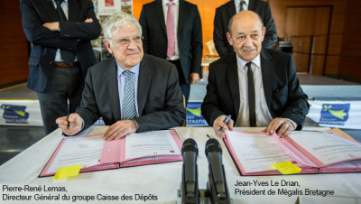 Signature contrat de prêts par Jean-Yves Le Drian, Président de Mégalis Bretagne et Pierre-René Lemas, Directeur Général du groupe Caisse des Dépôts 