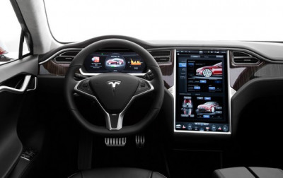 Tesla Model S connectée au réseau 4G Orange