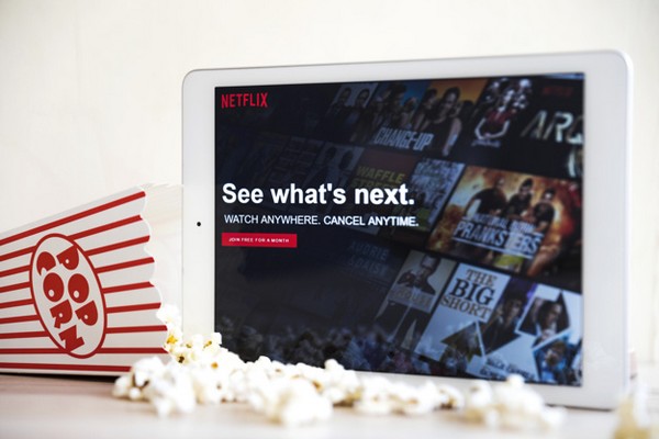 Regardez Netflix sur votre smartphone, tablette,  Smart TV, console de jeux, Chromecast, Apple TV, et sur votre box internet.